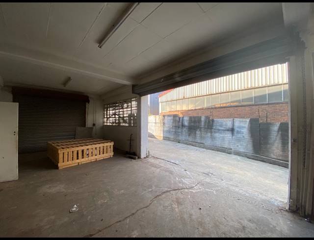 2,210M² WAREHOUSE FOR SALE IN INDUSTRIA NORTH